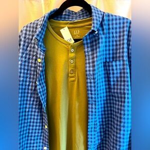 Lot of 2 Men’s Gap Shirts. Both brand new with tags! Medium.